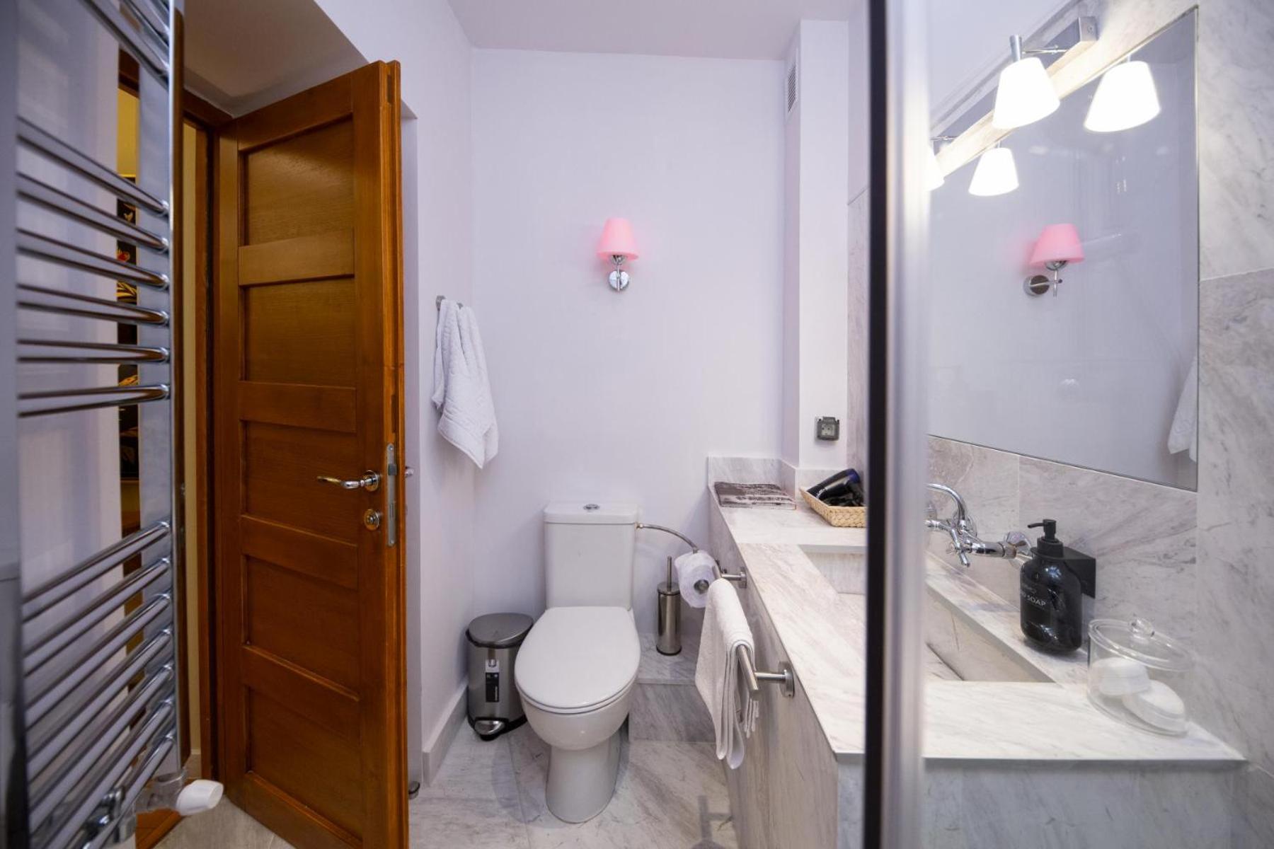 Rainforest Studio Downtown By Pretty Apartments Букурещ Екстериор снимка